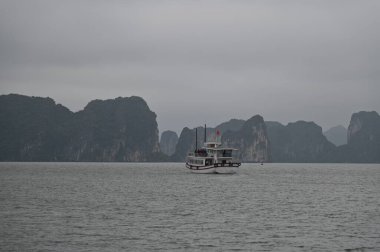 Ha Long Körfezi, Vietnam - 26 Kasım 2022: 