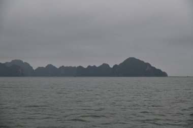 Ha Long Körfezi, Vietnam - 26 Kasım 2022: 