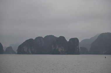 Ha Long Körfezi, Vietnam - 26 Kasım 2022: 