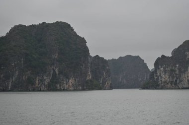 Ha Long Körfezi, Vietnam - 26 Kasım 2022: 