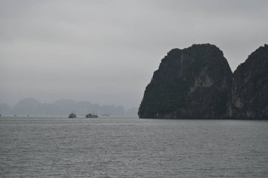 Ha Long Körfezi, Vietnam - 26 Kasım 2022: 