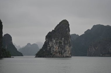 Ha Long Körfezi, Vietnam - 26 Kasım 2022: 