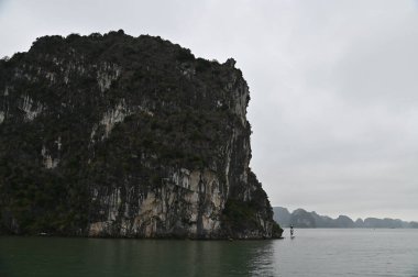 Ha Long Körfezi, Vietnam - 26 Kasım 2022: 