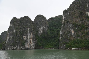 Ha Long Körfezi, Vietnam - 26 Kasım 2022: 
