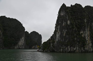 Ha Long Körfezi, Vietnam - 26 Kasım 2022: 