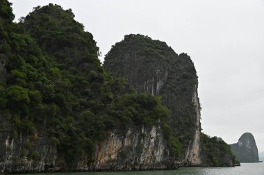 Ha Long Körfezi, Vietnam - 26 Kasım 2022: 