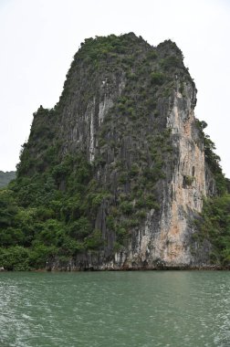 Ha Long Körfezi, Vietnam - 26 Kasım 2022: 