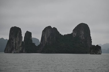 Ha Long Körfezi, Vietnam - 26 Kasım 2022: 