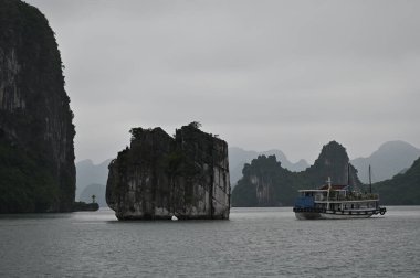 Ha Long Körfezi, Vietnam - 26 Kasım 2022: 