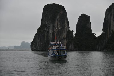 Ha Long Körfezi, Vietnam - 26 Kasım 2022: 