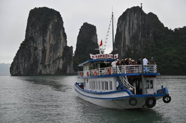 Ha Long Körfezi, Vietnam - 26 Kasım 2022: 