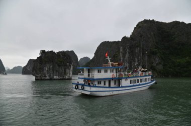 Ha Long Körfezi, Vietnam - 26 Kasım 2022: 