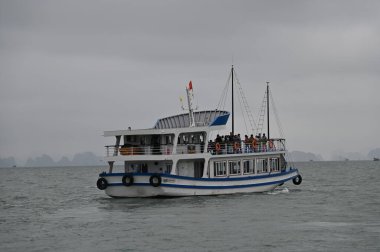 Ha Long Körfezi, Vietnam - 26 Kasım 2022: 