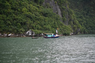 Ha Long Körfezi, Vietnam - 26 Kasım 2022: 