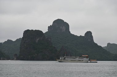 Ha Long Körfezi, Vietnam - 26 Kasım 2022: 