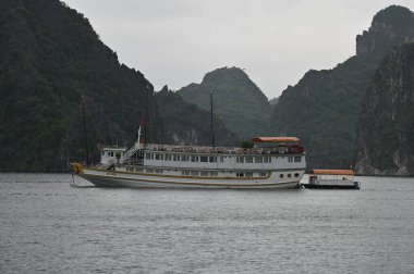 Ha Long Körfezi, Vietnam - 26 Kasım 2022: 