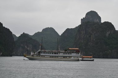 Ha Long Körfezi, Vietnam - 26 Kasım 2022: 