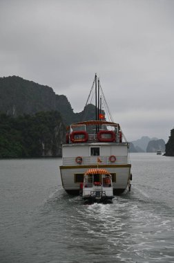 Ha Long Körfezi, Vietnam - 26 Kasım 2022: 