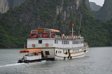 Ha Long Körfezi, Vietnam - 26 Kasım 2022: 