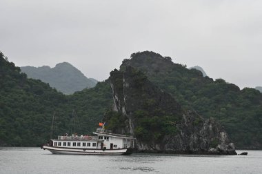 Ha Long Körfezi, Vietnam - 26 Kasım 2022: 