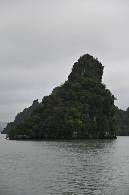 Ha Long Körfezi, Vietnam - 26 Kasım 2022: 