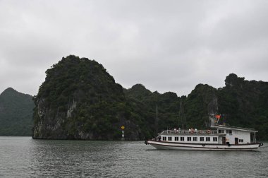 Ha Long Körfezi, Vietnam - 26 Kasım 2022: 