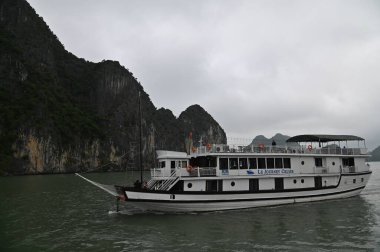 Ha Long Körfezi, Vietnam - 26 Kasım 2022: 