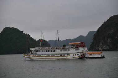 Ha Long Körfezi, Vietnam - 26 Kasım 2022: 