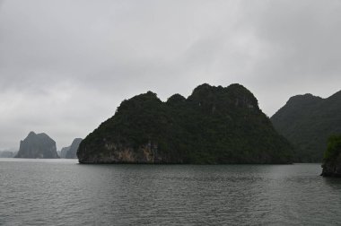 Ha Long Körfezi, Vietnam - 26 Kasım 2022: 