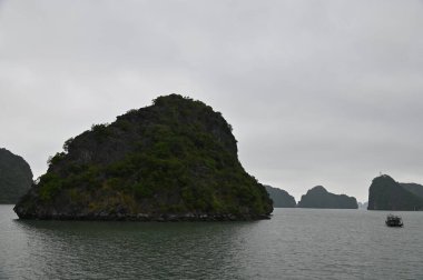 Ha Long Körfezi, Vietnam - 26 Kasım 2022: 