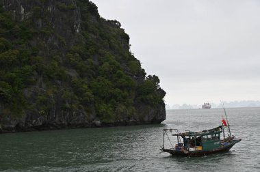 Ha Long Körfezi, Vietnam - 26 Kasım 2022: 