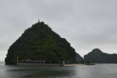 Ha Long Körfezi, Vietnam - 26 Kasım 2022: 