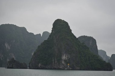 Ha Long Körfezi, Vietnam - 26 Kasım 2022: 