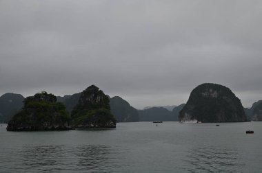 Ha Long Körfezi, Vietnam - 26 Kasım 2022: 