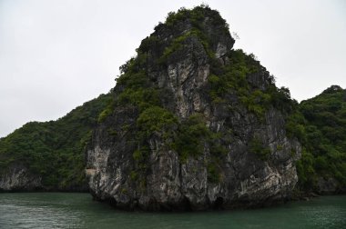 Ha Long Körfezi, Vietnam - 26 Kasım 2022: 