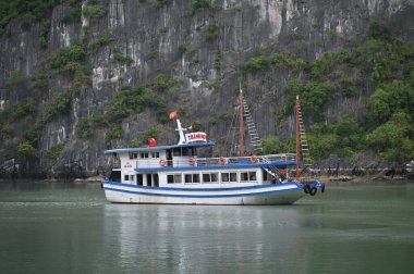 Ha Long Körfezi, Vietnam - 26 Kasım 2022: 