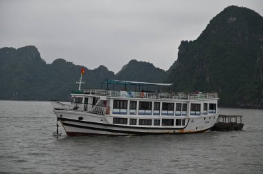Ha Long Körfezi, Vietnam - 26 Kasım 2022: 