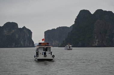 Ha Long Körfezi, Vietnam - 26 Kasım 2022: 