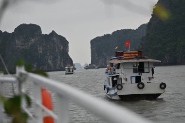 Ha Long Körfezi, Vietnam - 26 Kasım 2022: 