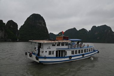 Ha Long Körfezi, Vietnam - 26 Kasım 2022: 