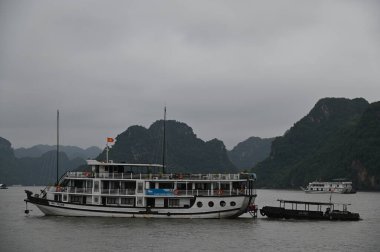 Ha Long Körfezi, Vietnam - 26 Kasım 2022: 