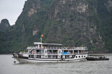Ha Long Körfezi, Vietnam - 26 Kasım 2022: 