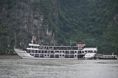 Ha Long Körfezi, Vietnam - 26 Kasım 2022: 
