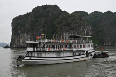 Ha Long Körfezi, Vietnam - 26 Kasım 2022: 