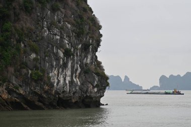 Ha Long Körfezi, Vietnam - 26 Kasım 2022: 