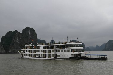 Ha Long Körfezi, Vietnam - 26 Kasım 2022: 