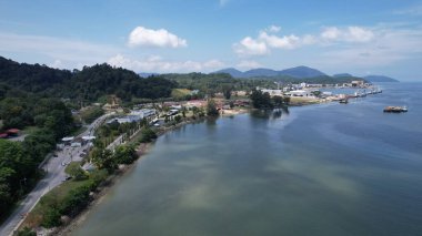 Lumsia, Malezya - 16 Şubat 2024: Lumut Rıhtımı ve Marina Adası Havadan Görünümü