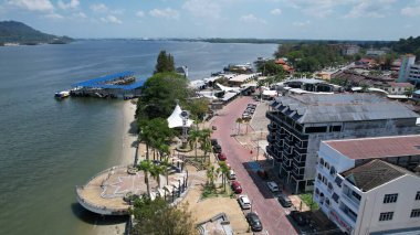 Lumsia, Malezya - 16 Şubat 2024: Lumut Rıhtımı ve Marina Adası Havadan Görünümü