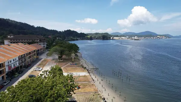 Lumsia, Malezya - 16 Şubat 2024: Lumut Rıhtımı ve Marina Adası Havadan Görünümü