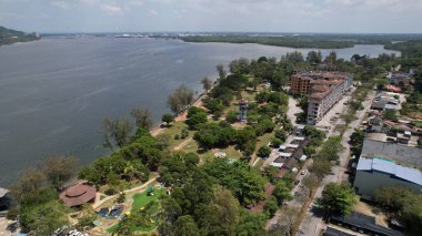 Lumsia, Malezya - 16 Şubat 2024: Lumut Rıhtımı ve Marina Adası Havadan Görünümü